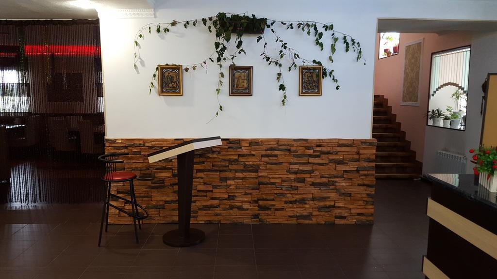אסטנה Astina Hotel מראה חיצוני תמונה