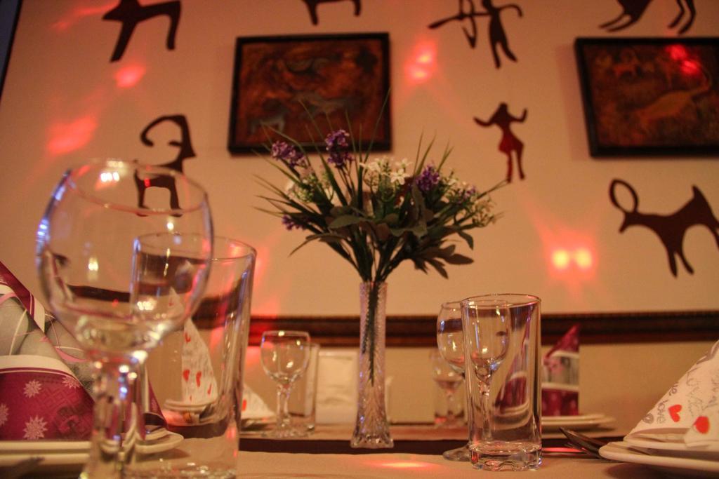 אסטנה Astina Hotel מראה חיצוני תמונה
