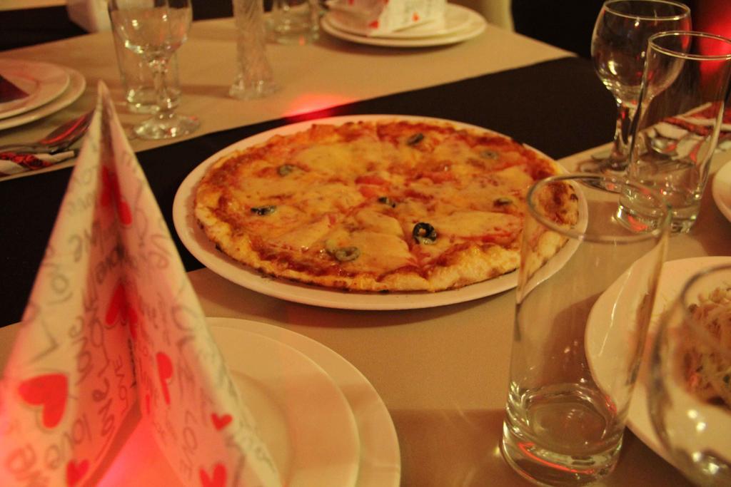 אסטנה Astina Hotel מראה חיצוני תמונה