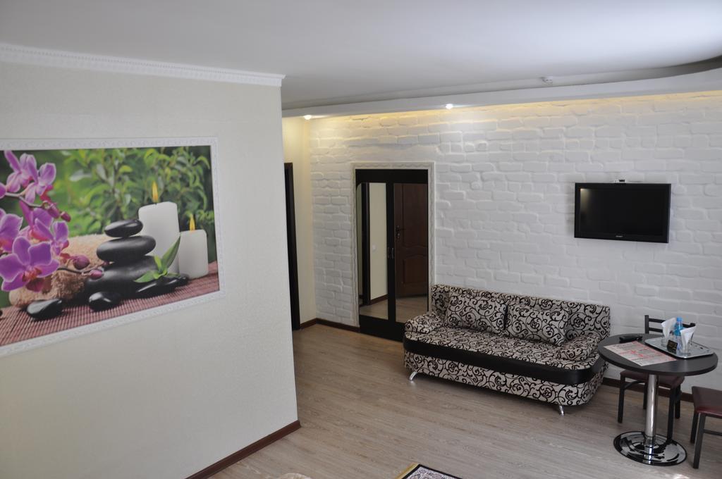 אסטנה Astina Hotel מראה חיצוני תמונה